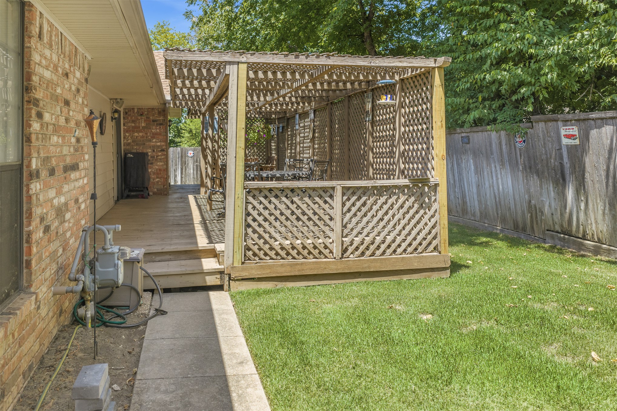 704 Rosewood Street Property Photo 29