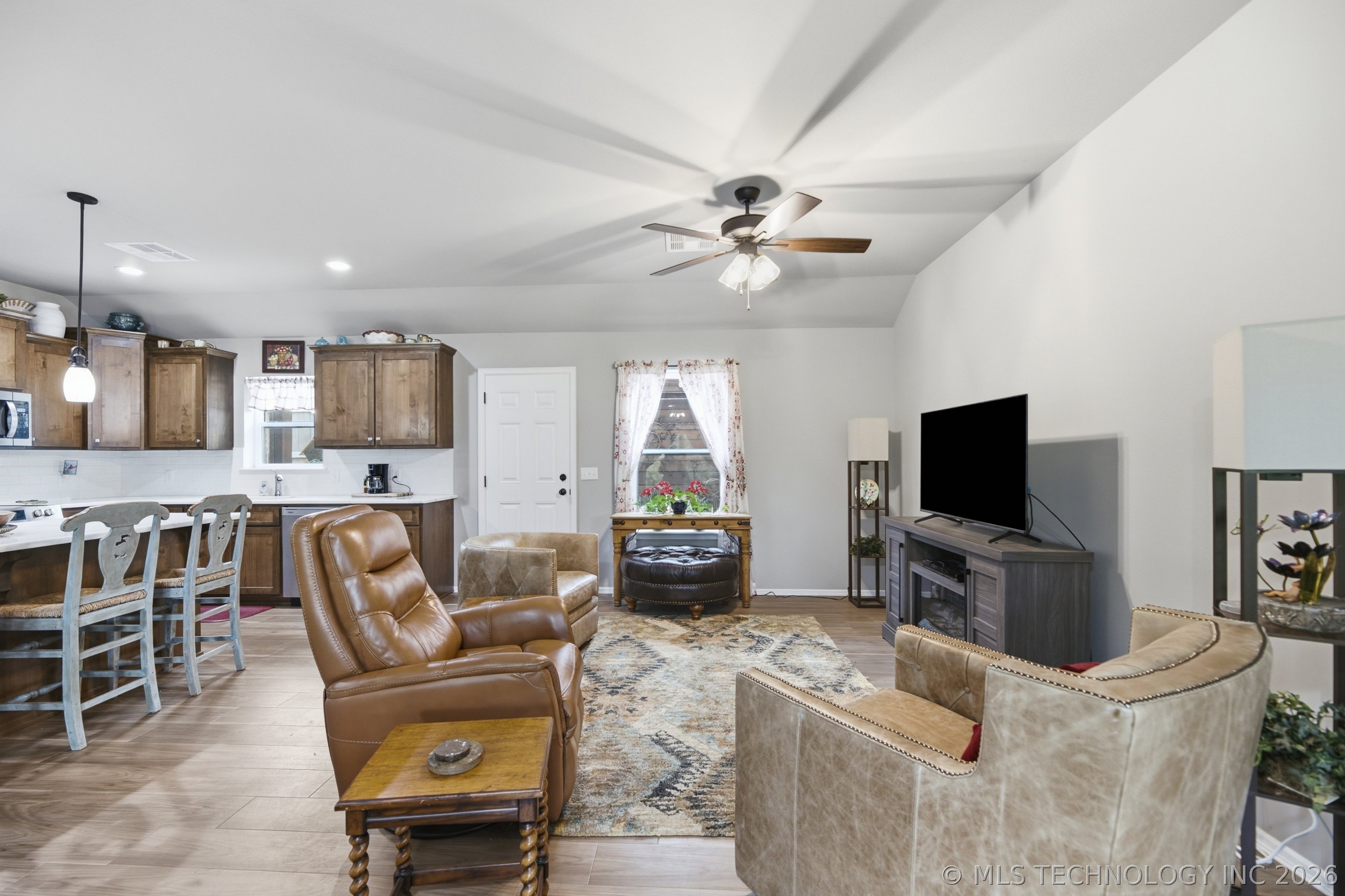 3 S Mayfield Street Property Photo 6