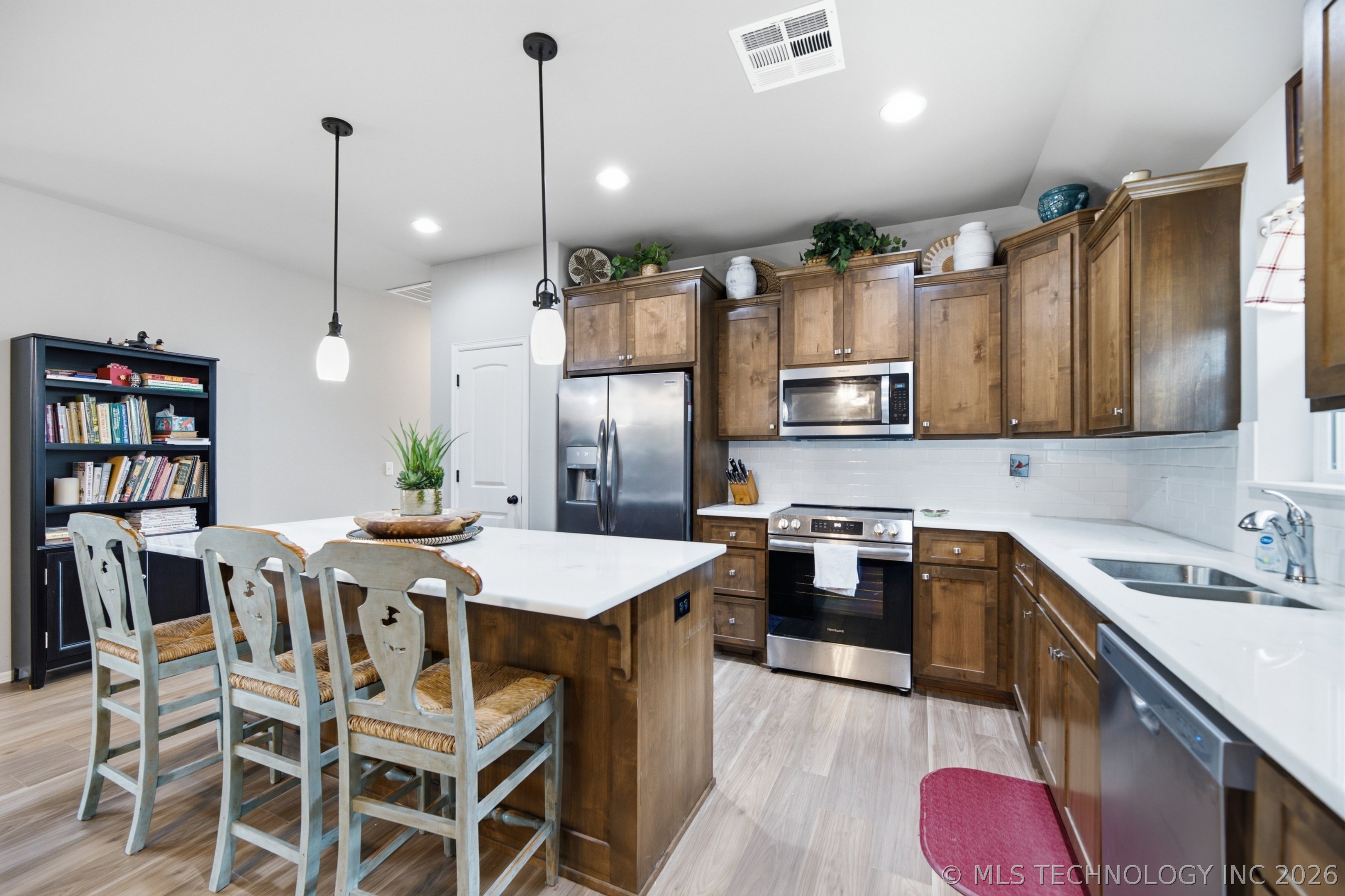 3 S Mayfield Street Property Photo 9