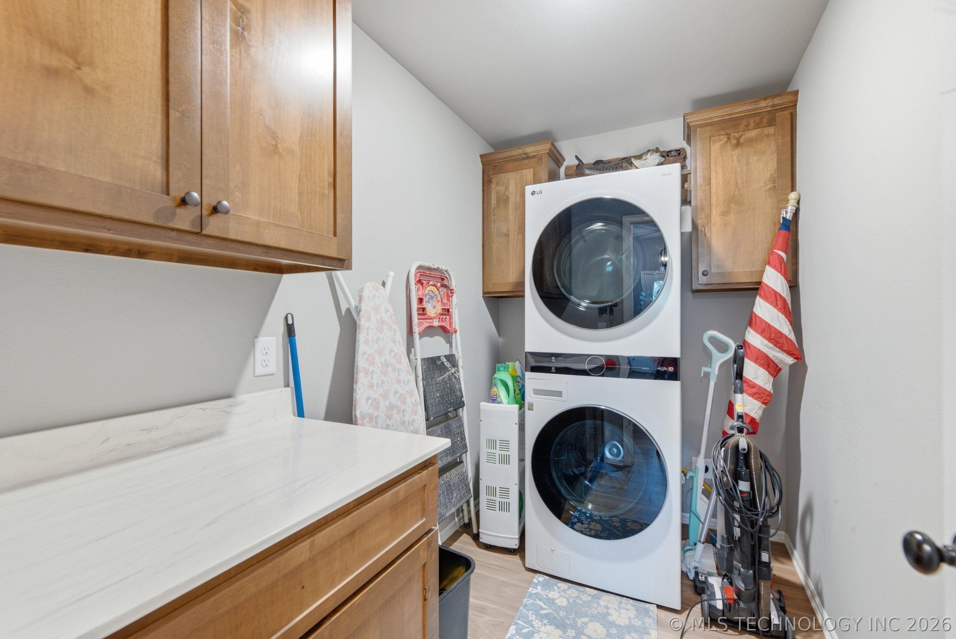 3 S Mayfield Street Property Photo 23