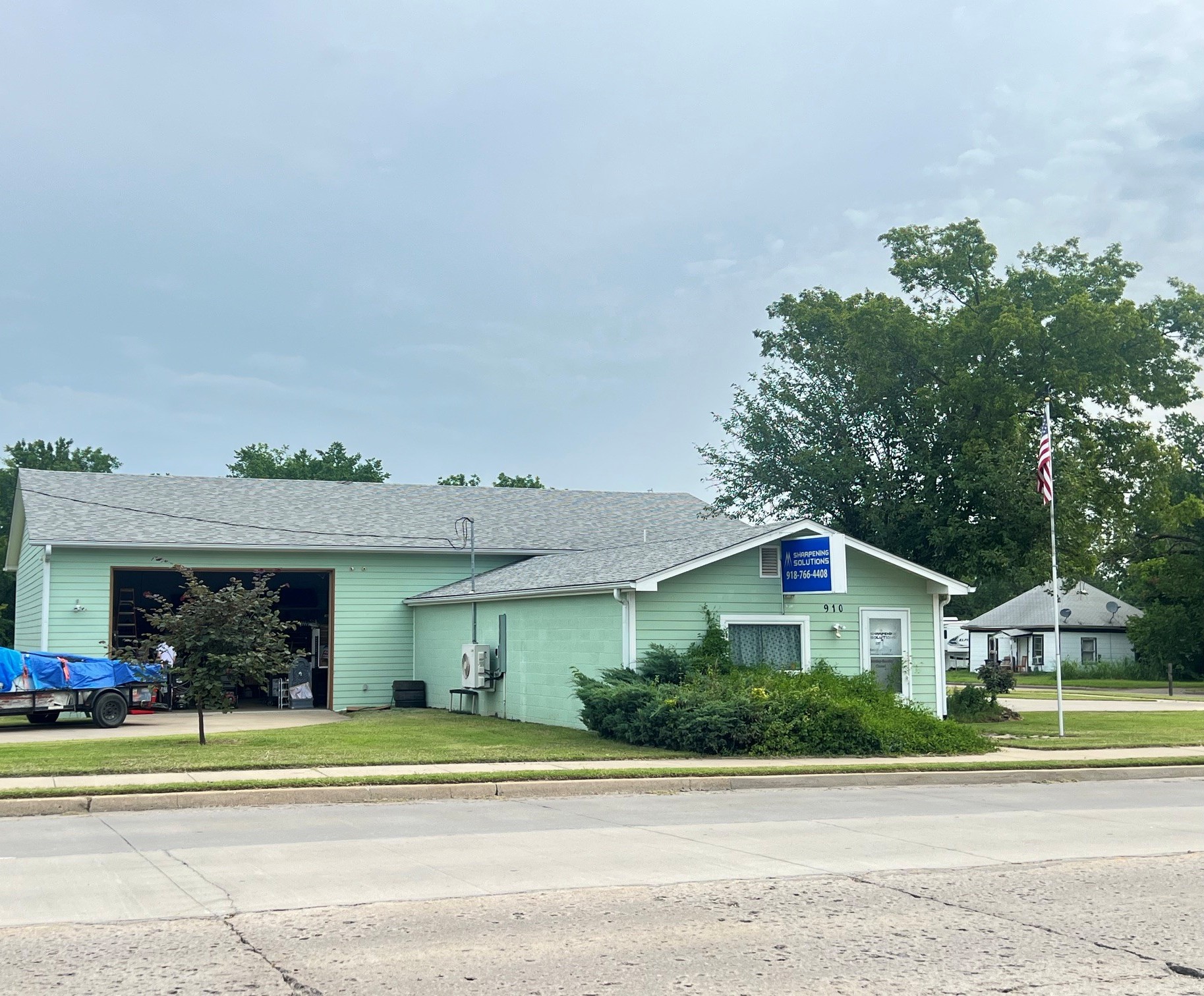 910 W Hensley Boulevard