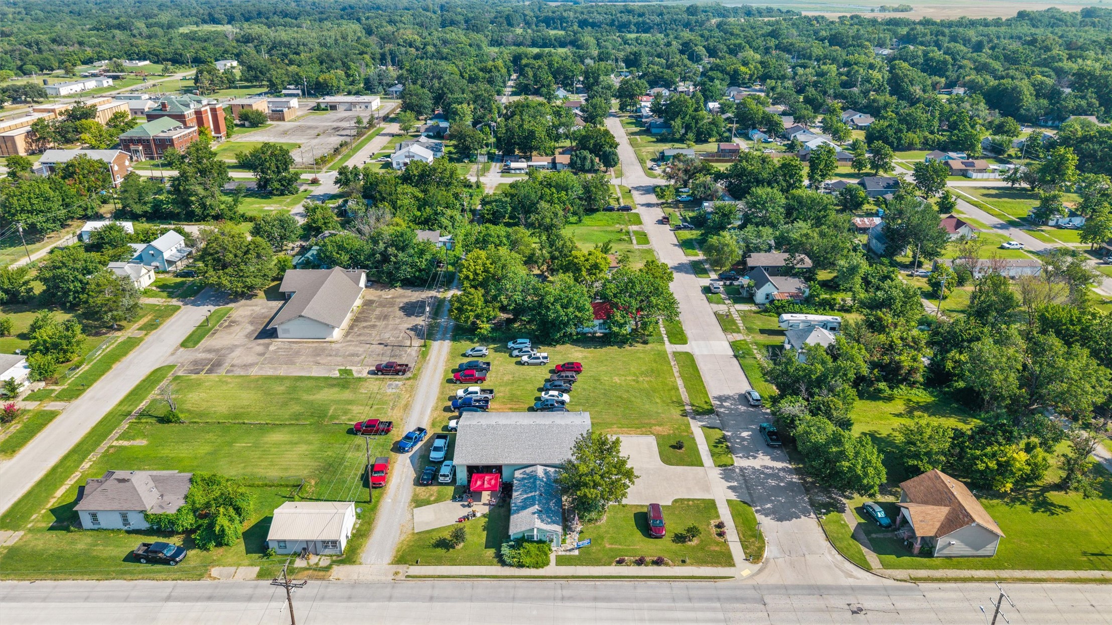910 W Hensley Boulevard Property Photo 3