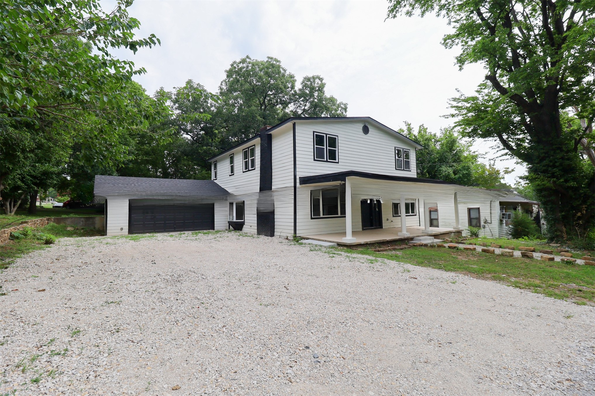 1516 W School Street Property Photo 4
