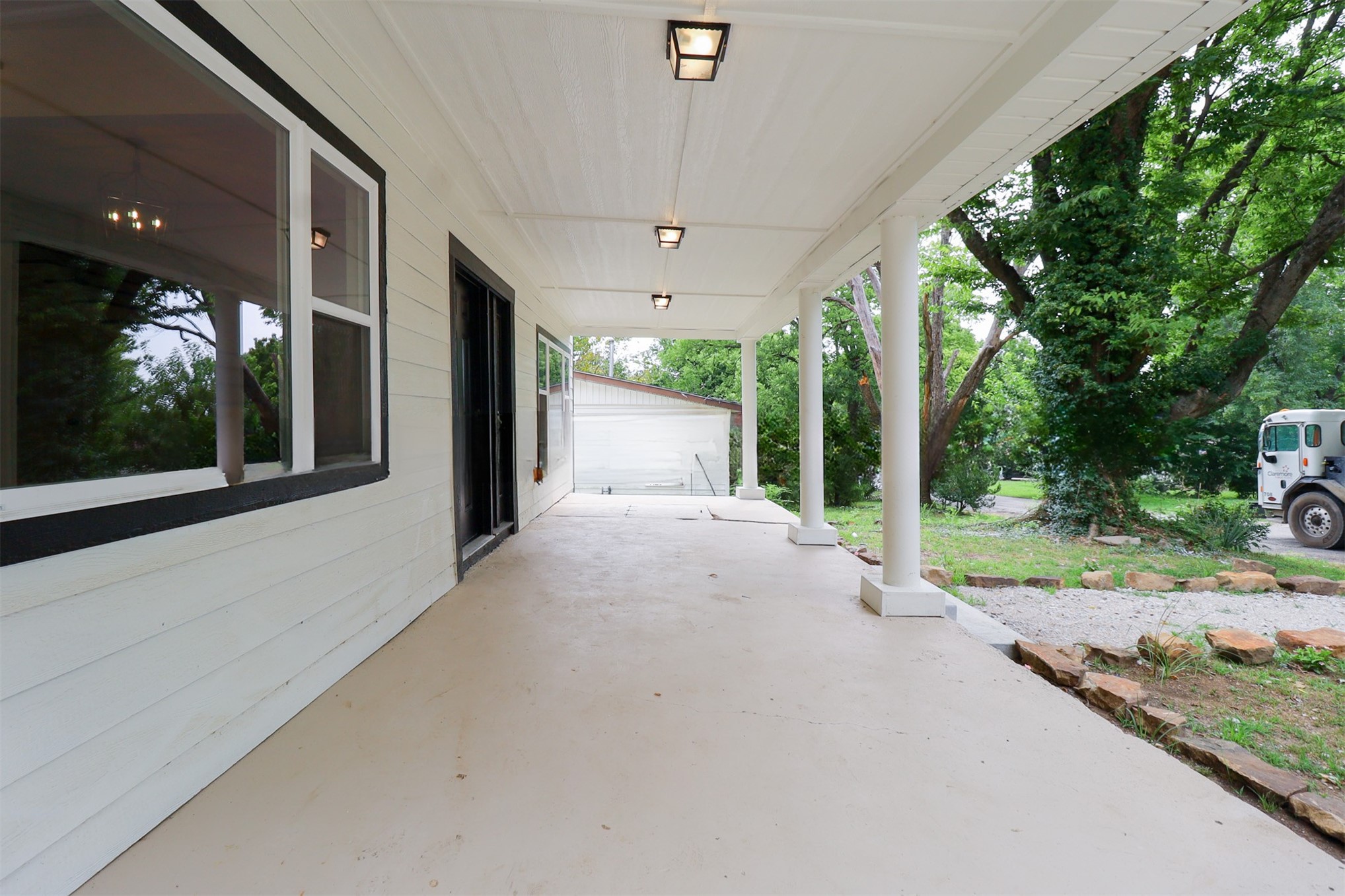 1516 W School Street Property Photo 6