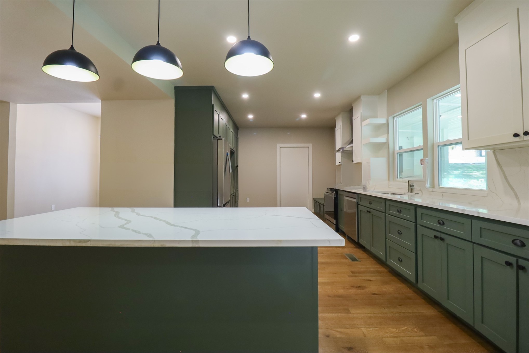 1516 W School Street Property Photo 18