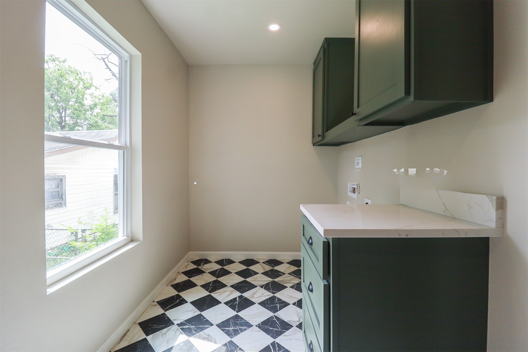 1516 W School Street Property Photo 22
