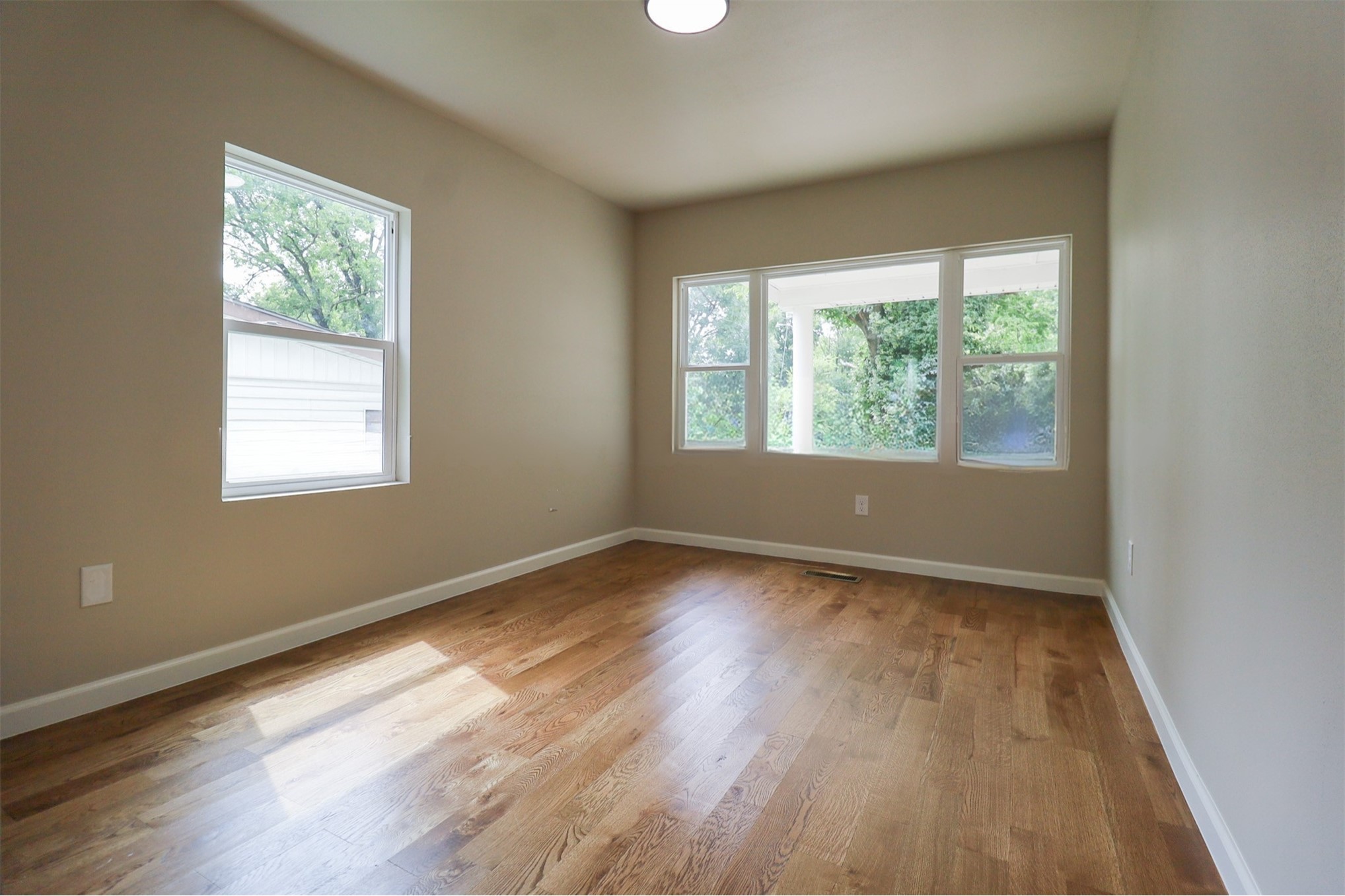 1516 W School Street Property Photo 34