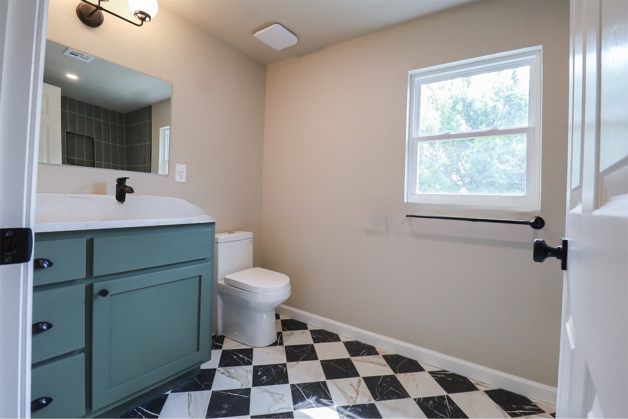 1516 W School Street Property Photo 40