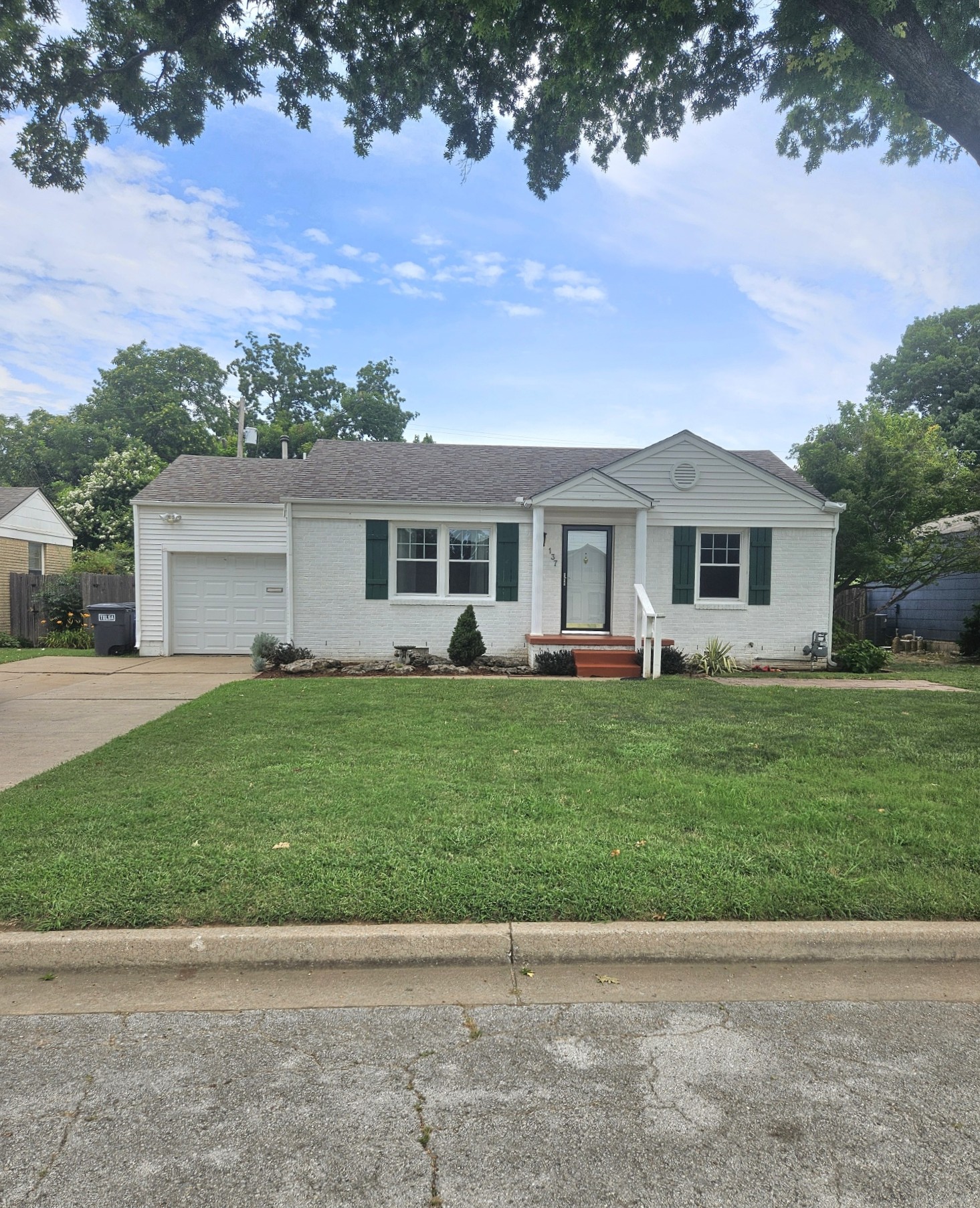 137 E 35th Street Property Photo 2