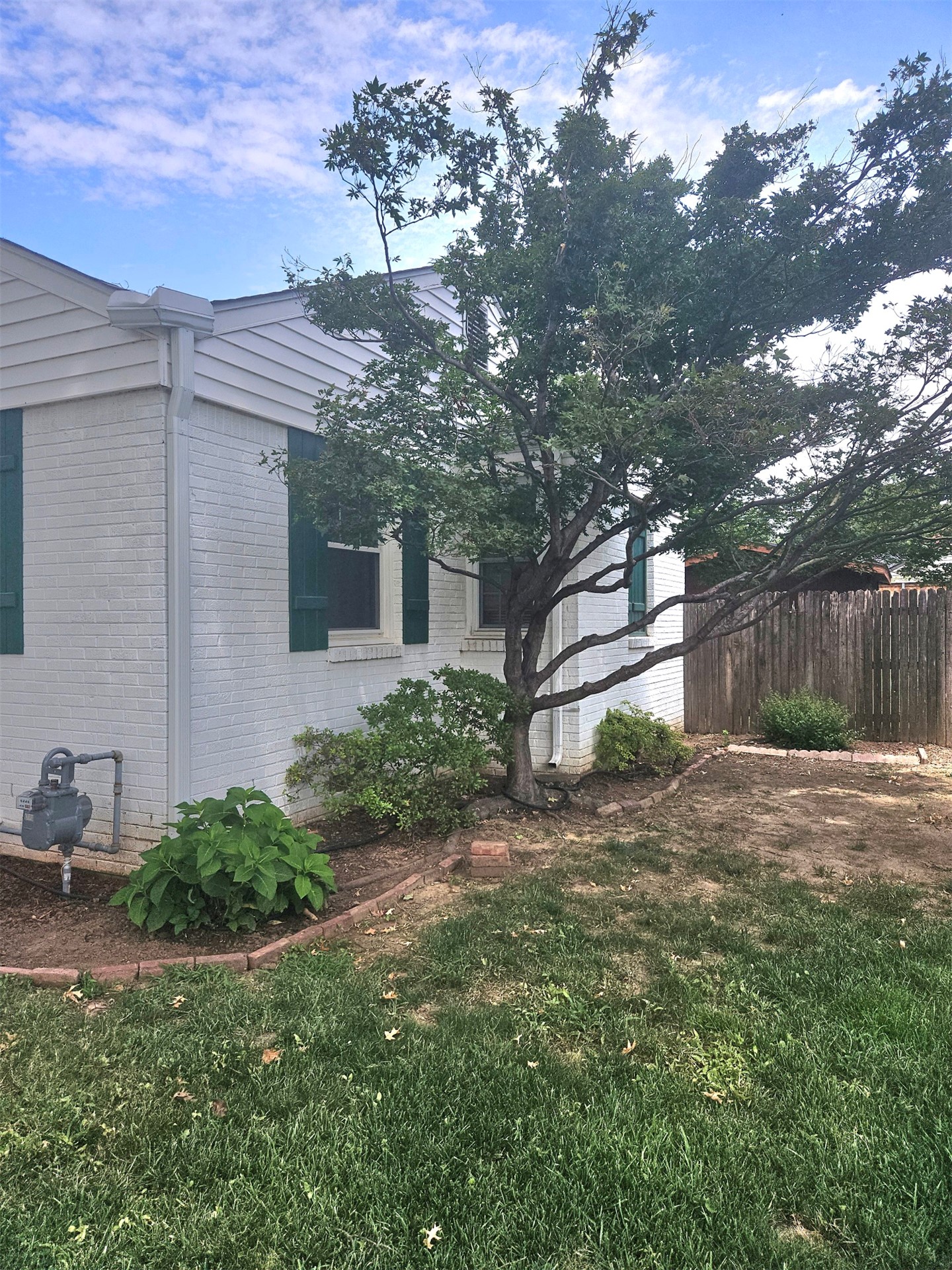137 E 35th Street Property Photo 4