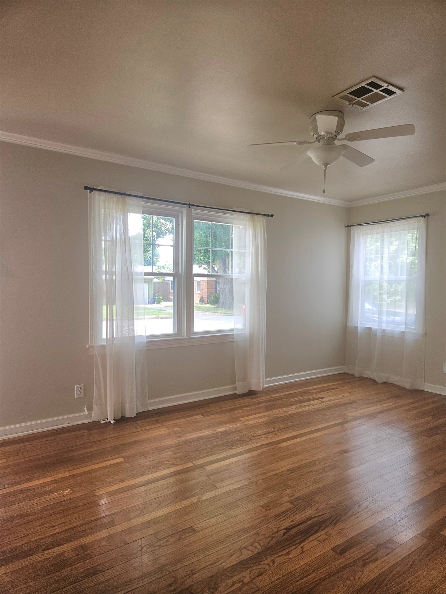 137 E 35th Street Property Photo 5