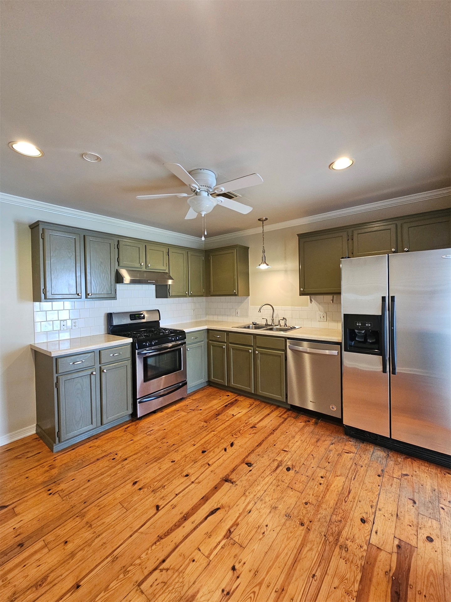 137 E 35th Street Property Photo 8
