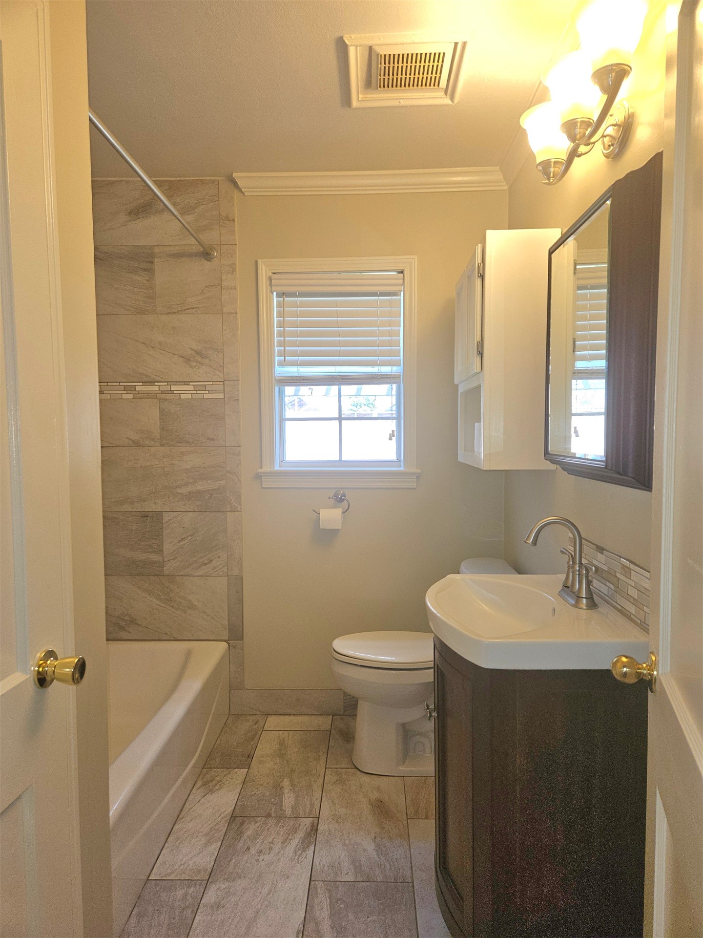 137 E 35th Street Property Photo 13