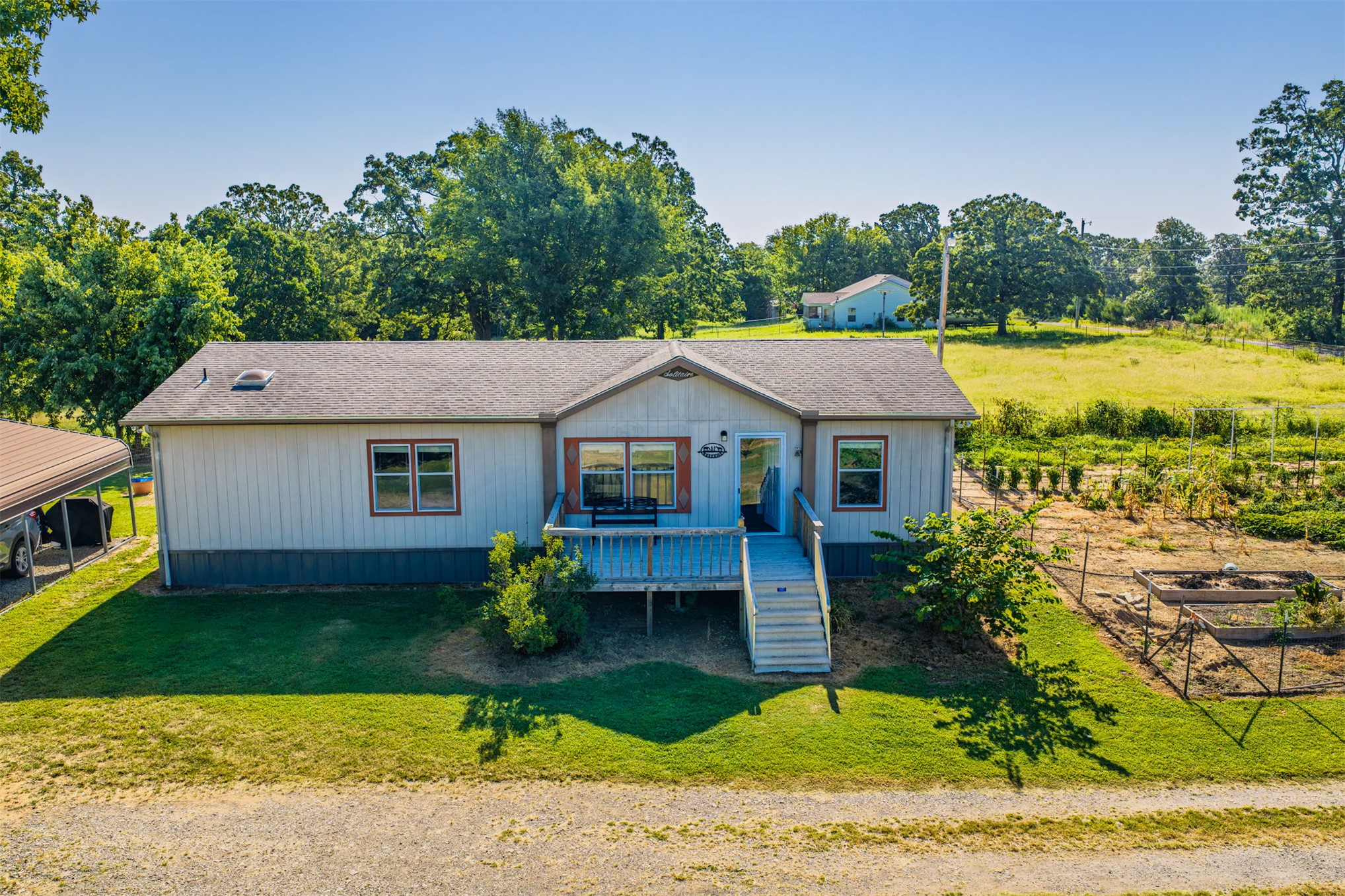 433732 E 265 Property Photo 2