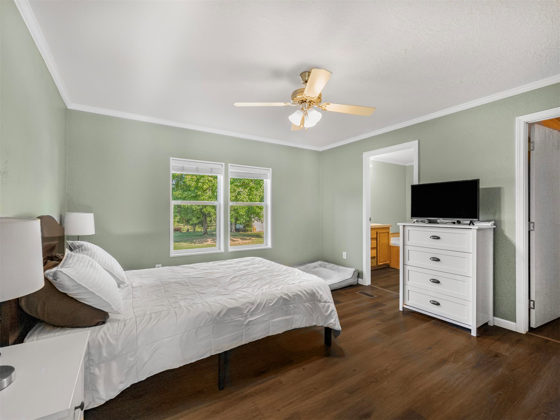 433732 E 265 Property Photo 16