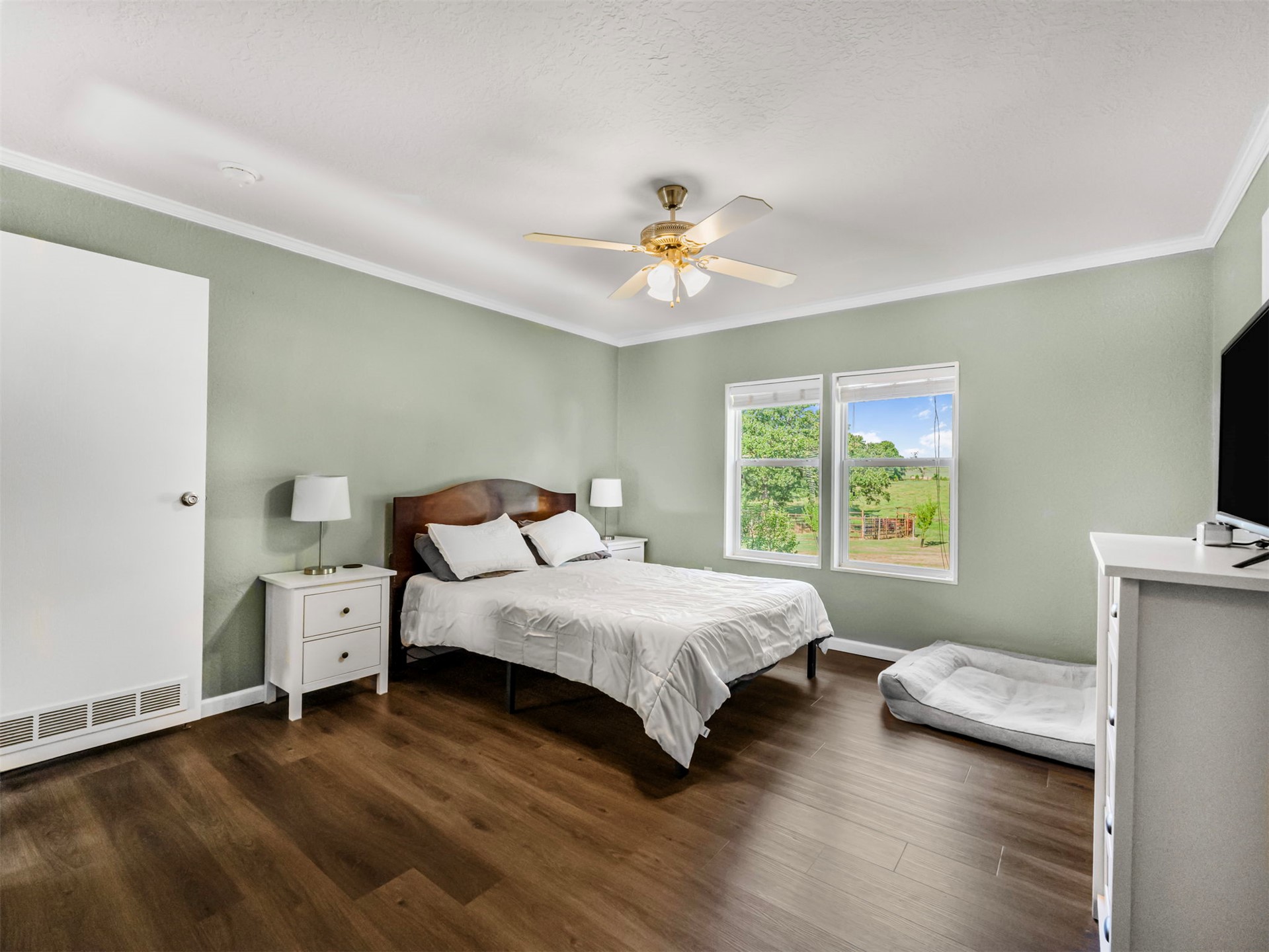 433732 E 265 Property Photo 17