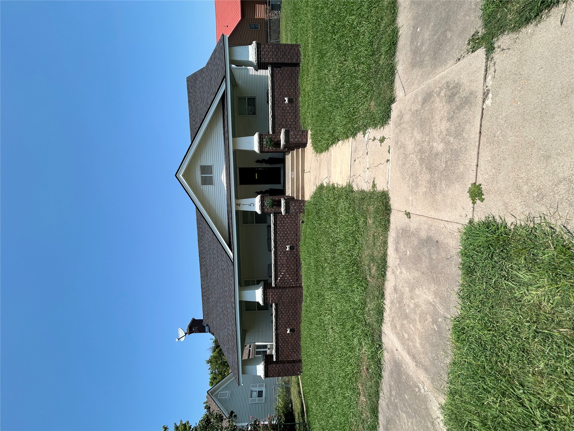 415 E 7th Street Property Photo 1