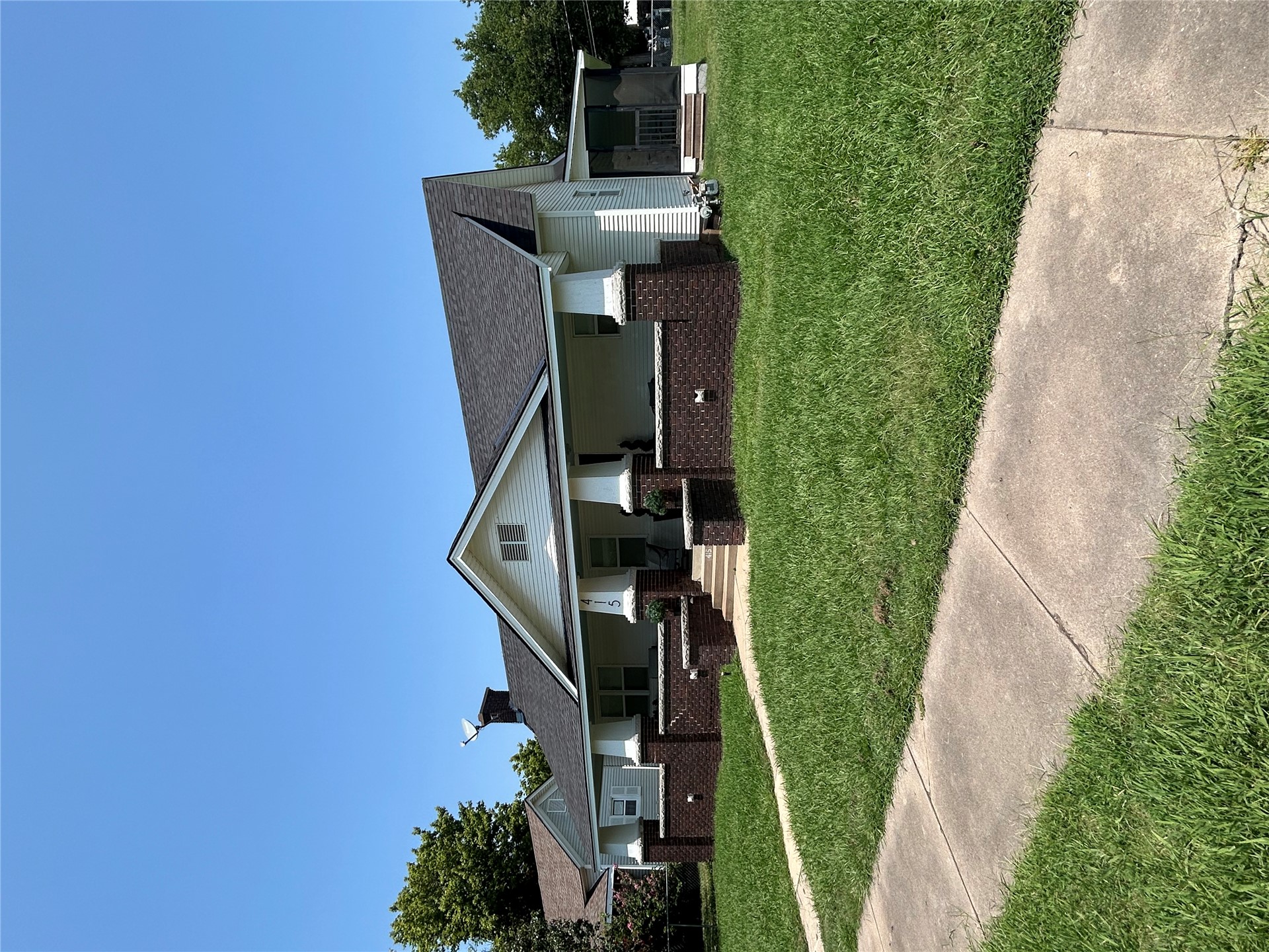415 E 7th Street Property Photo 2