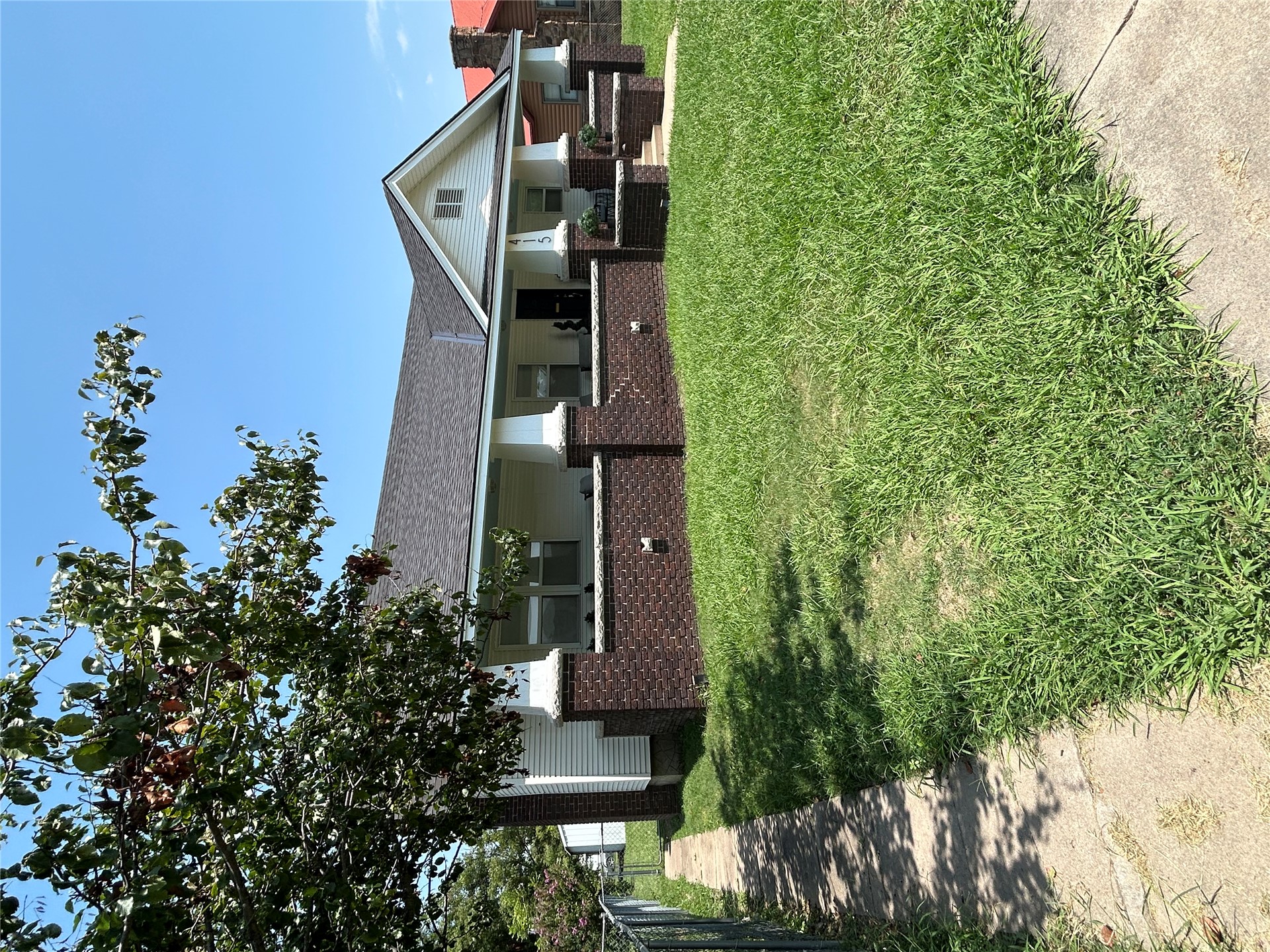 415 E 7th Street Property Photo 3