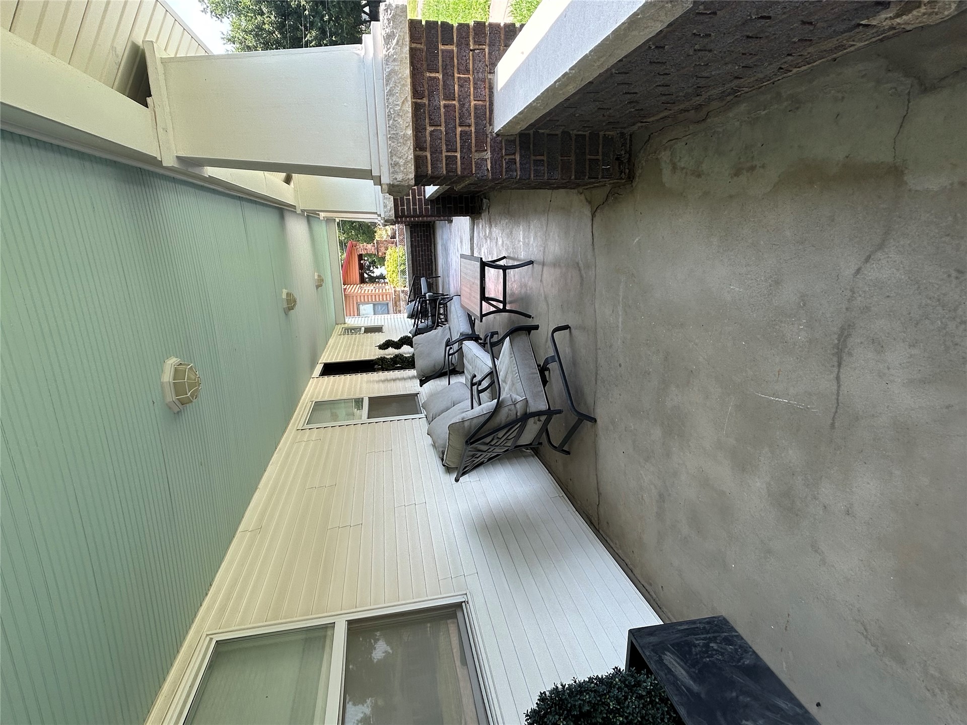 415 E 7th Street Property Photo 5
