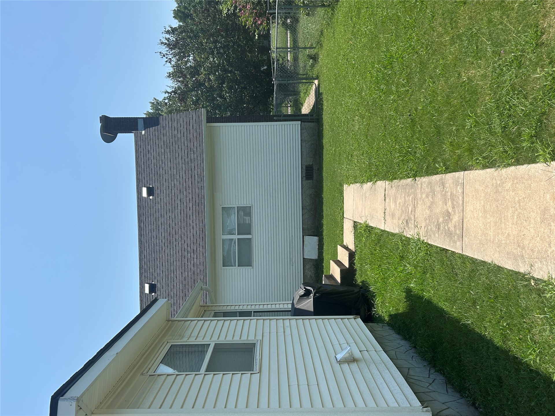 415 E 7th Street Property Photo 40