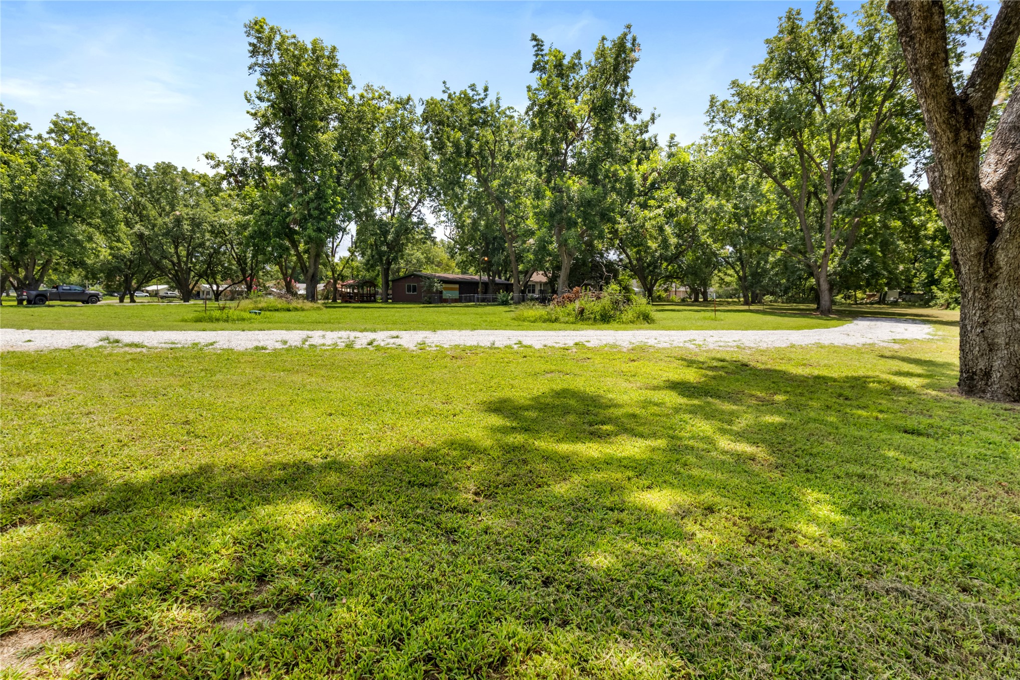 1 Saltsman Lane Property Photo 2