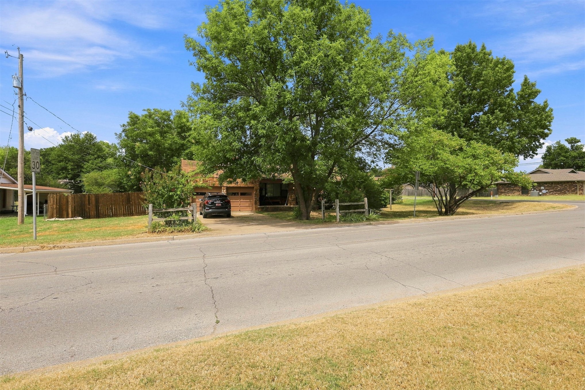 1733 E 13th Street Property Photo 3
