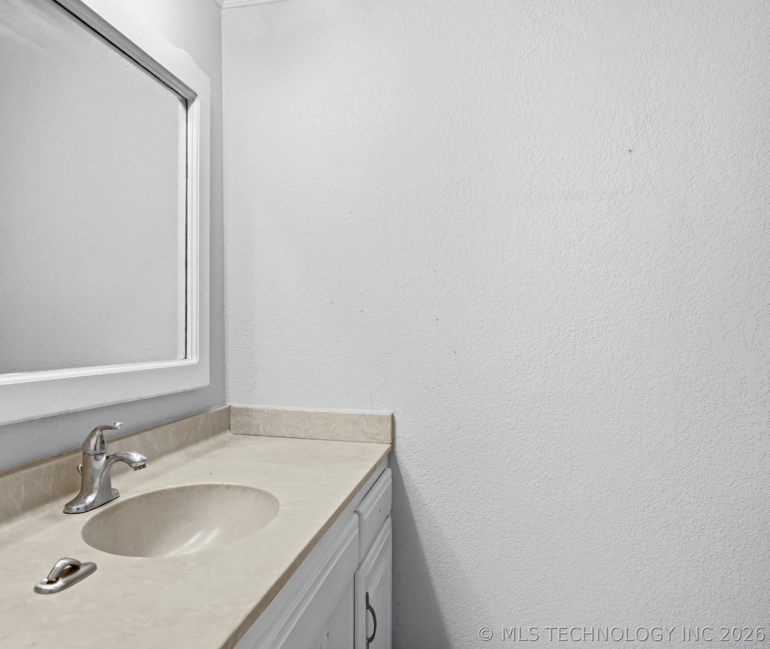 8709 S 80th East Avenue Property Photo 17