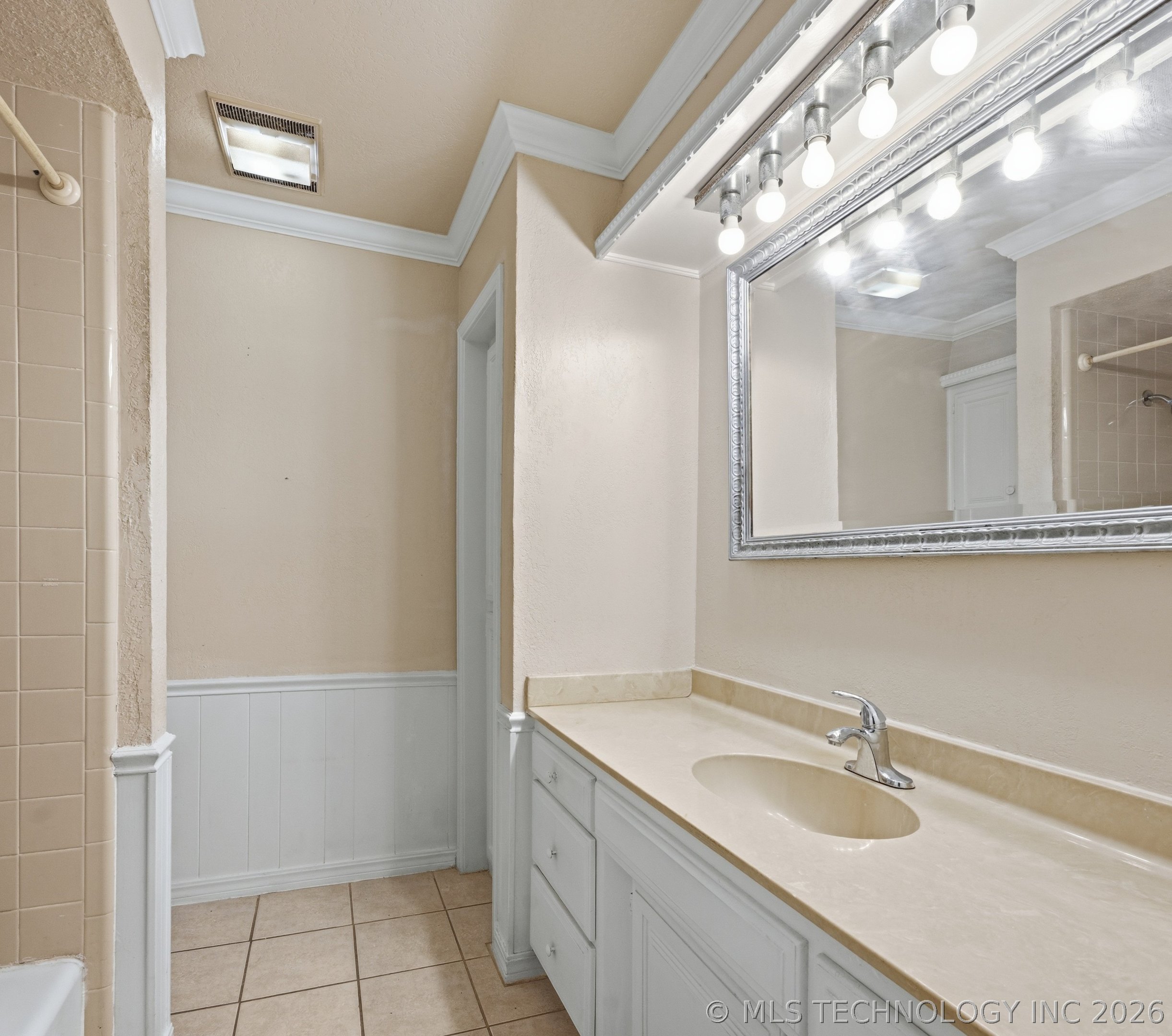 8709 S 80th East Avenue Property Photo 22