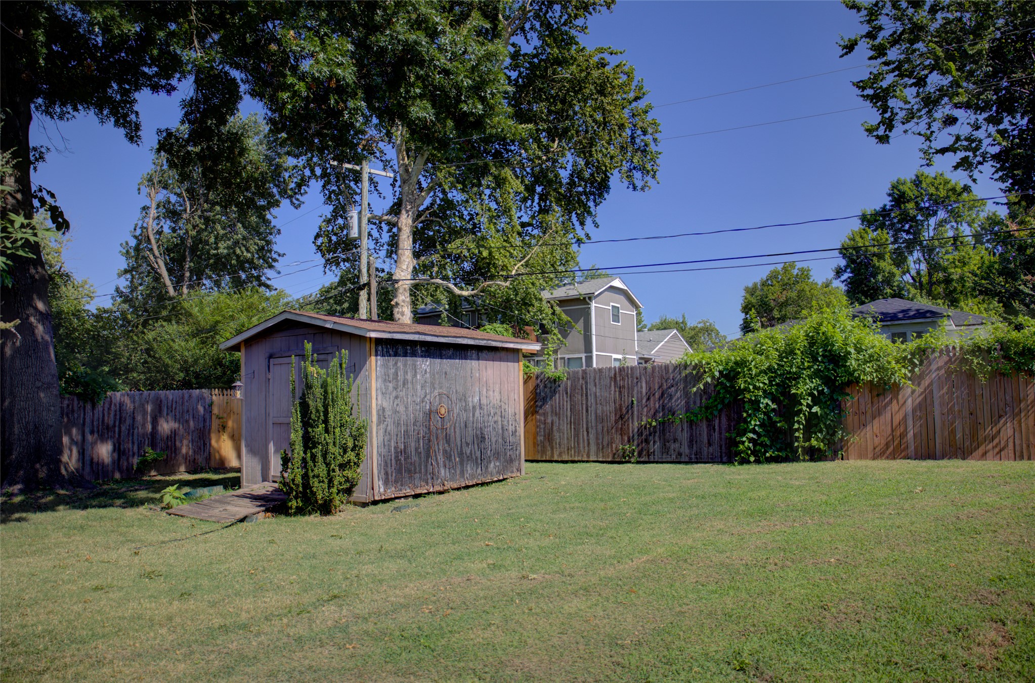 4221 E 25th Place E Property Photo 37