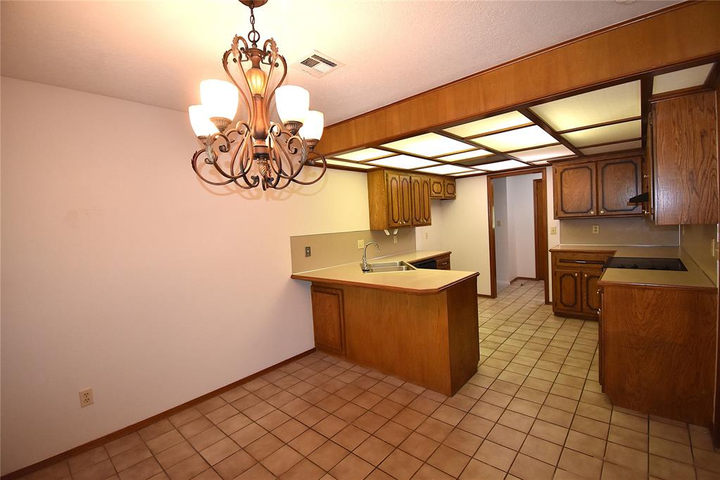 2449 Whispering Oak Drive Property Photo 13