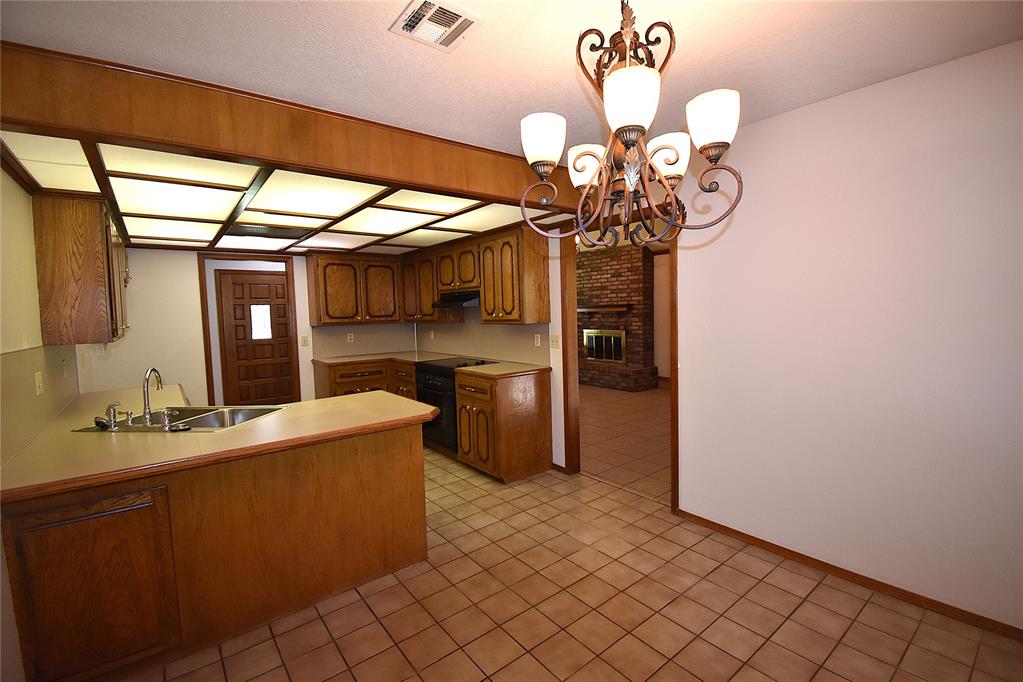 2449 Whispering Oak Drive Property Photo 14