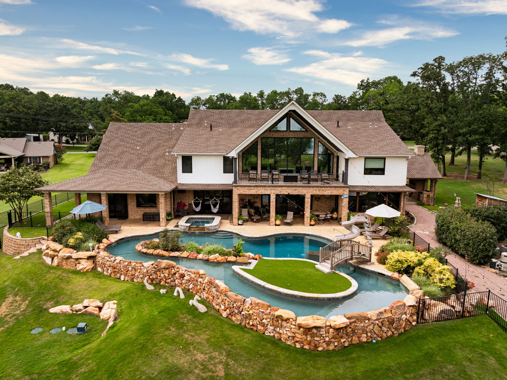 8523 Lake View Drive Property Photo 1