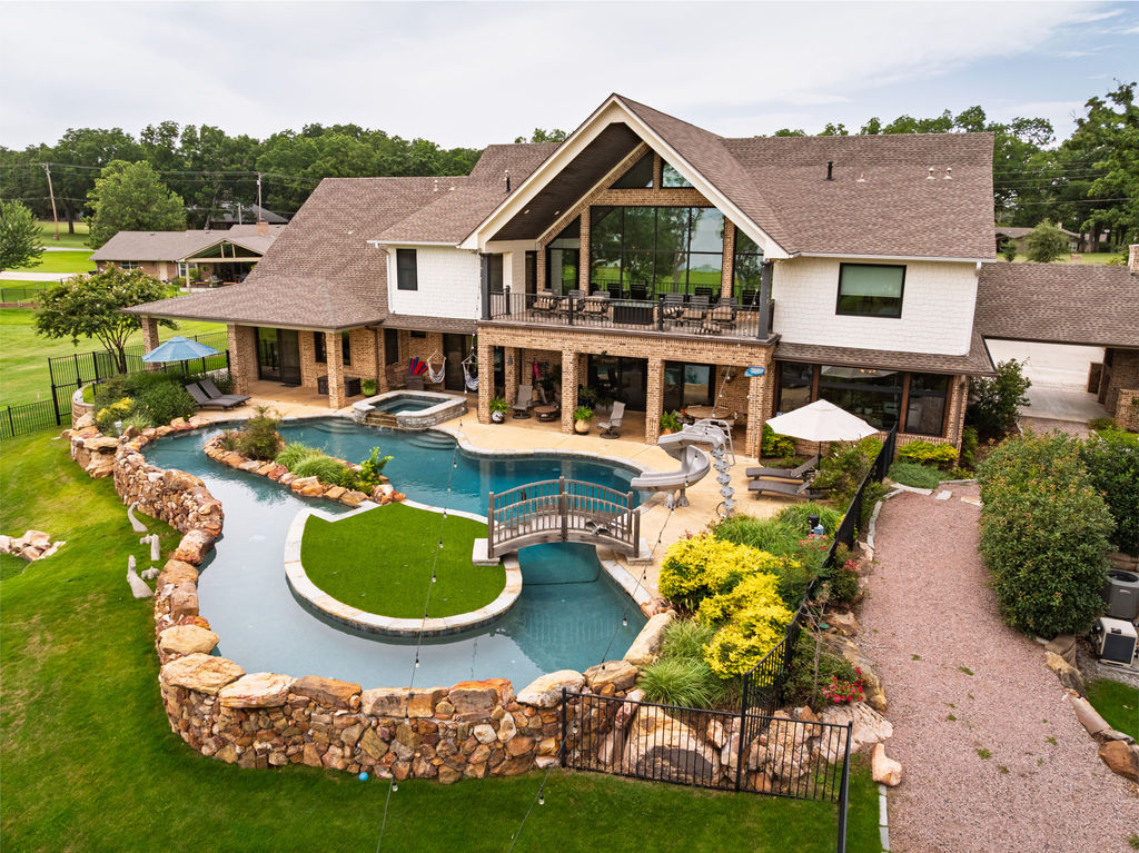 8523 Lake View Drive Property Photo 4