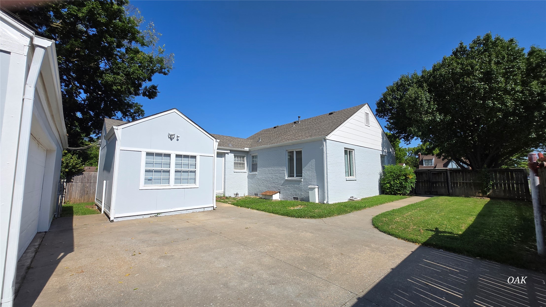 2446 E 3rd Street Property Photo 2