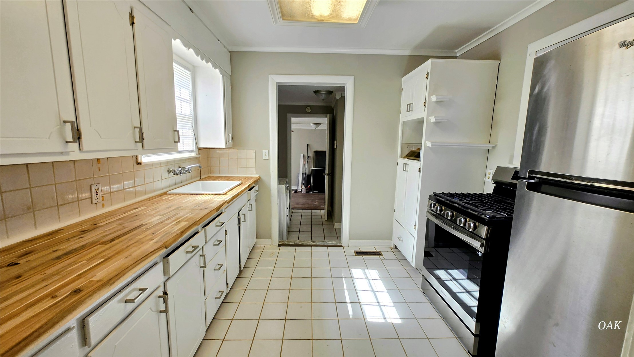 2446 E 3rd Street Property Photo 6
