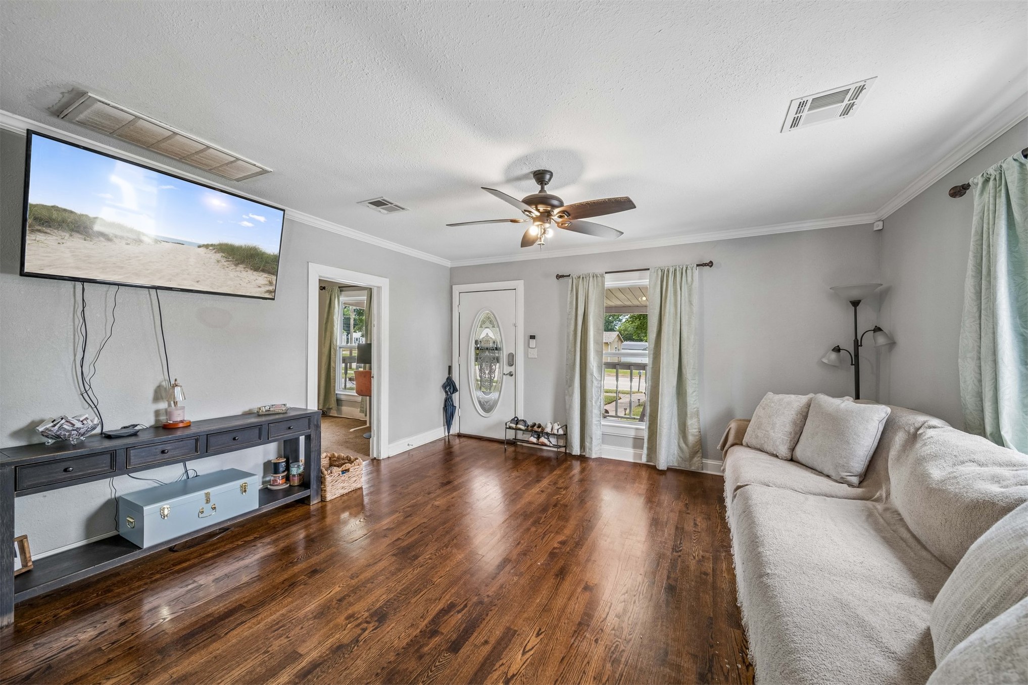712 N Seminole Avenue Property Photo 3