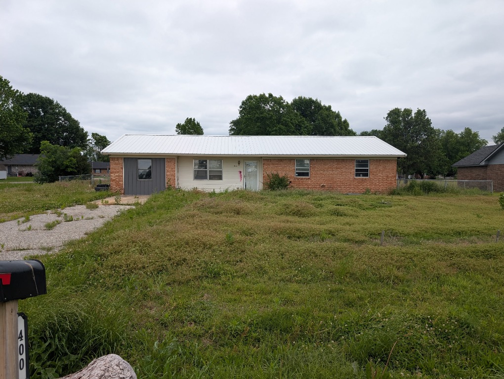 400 S County Line Property Photo 1