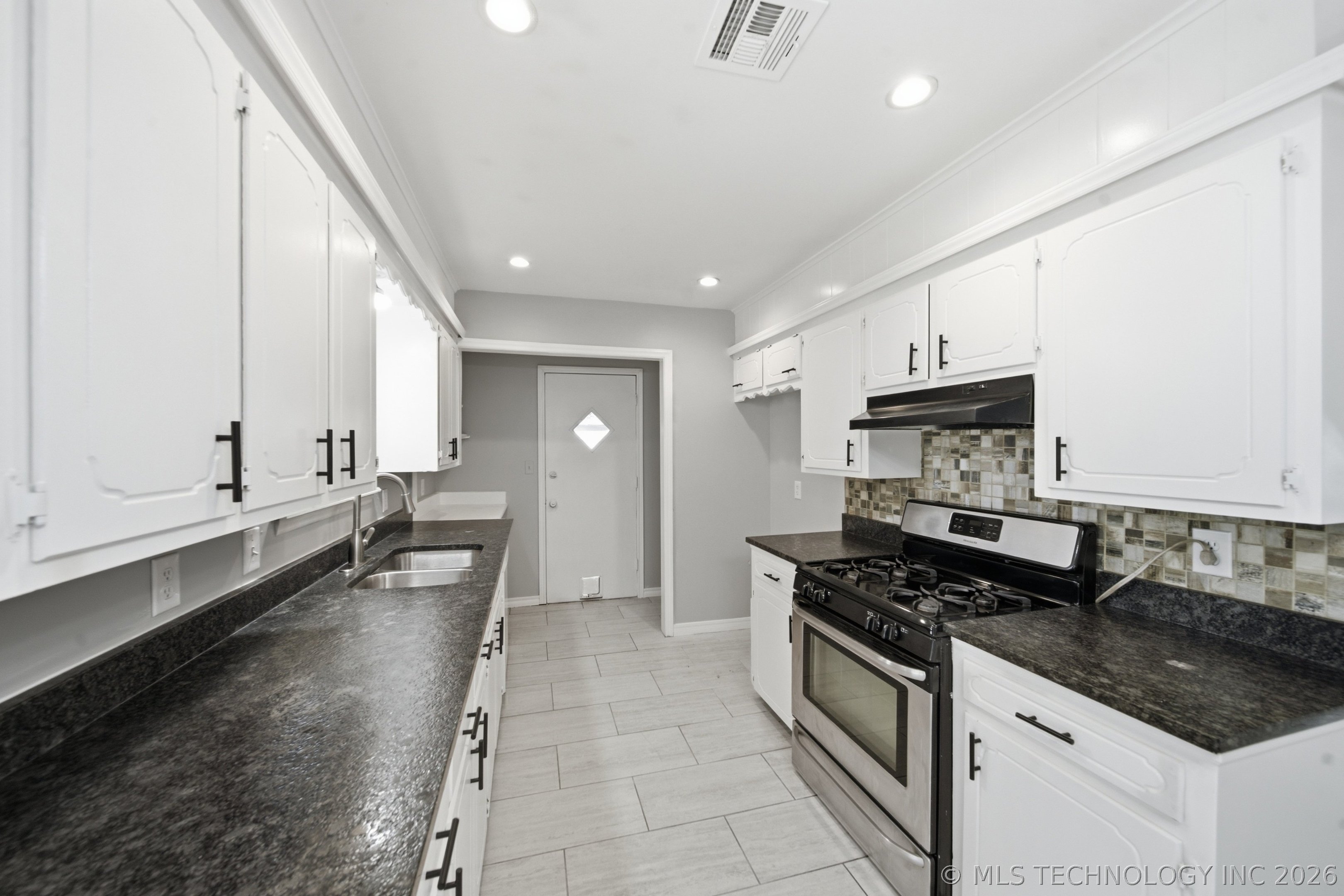 12019 E 37th Street Property Photo 11