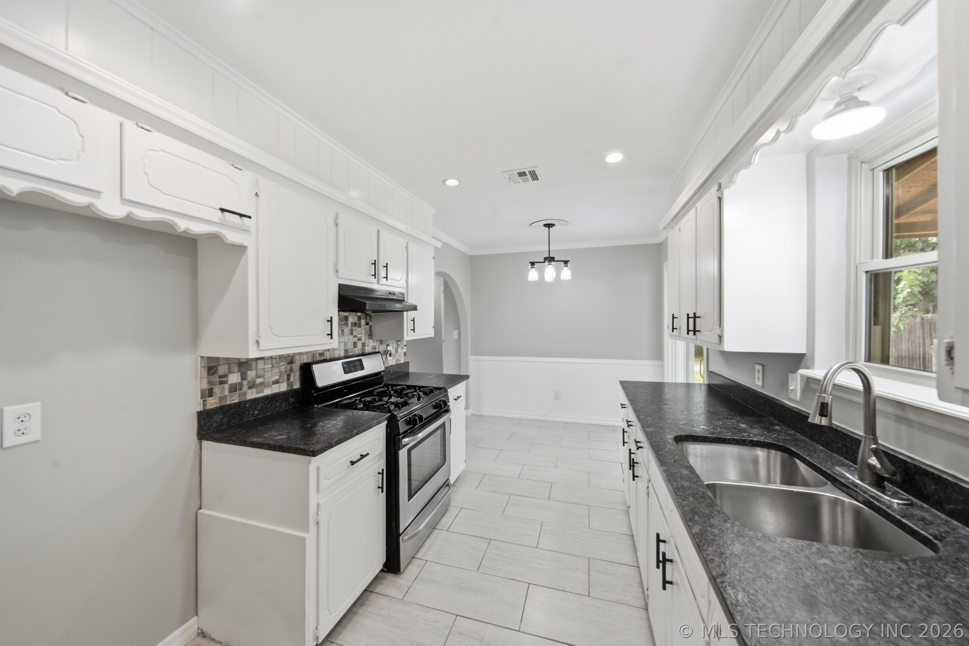 12019 E 37th Street Property Photo 15