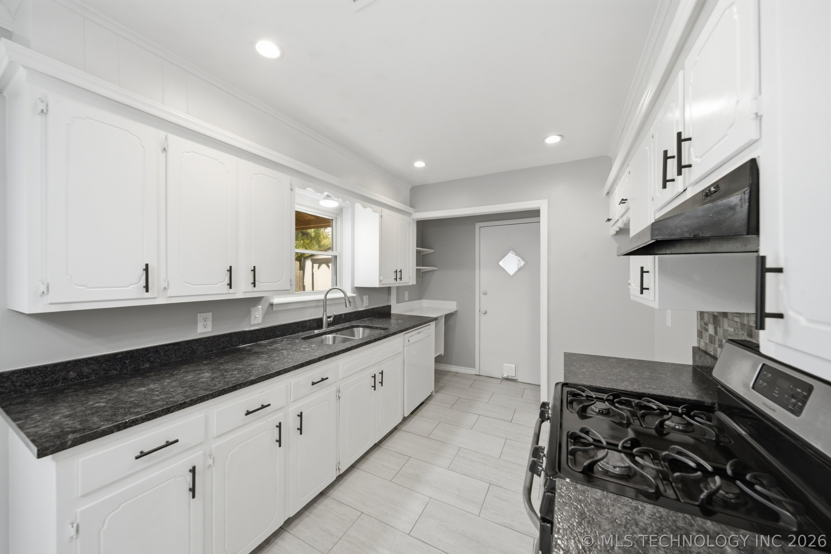 12019 E 37th Street Property Photo 16