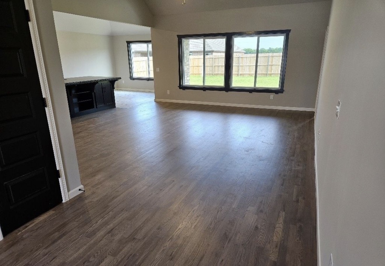10413 E 132 Street Property Photo 4