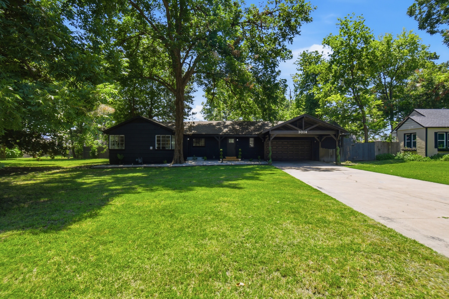 3014 E 49th Street Property Photo 2