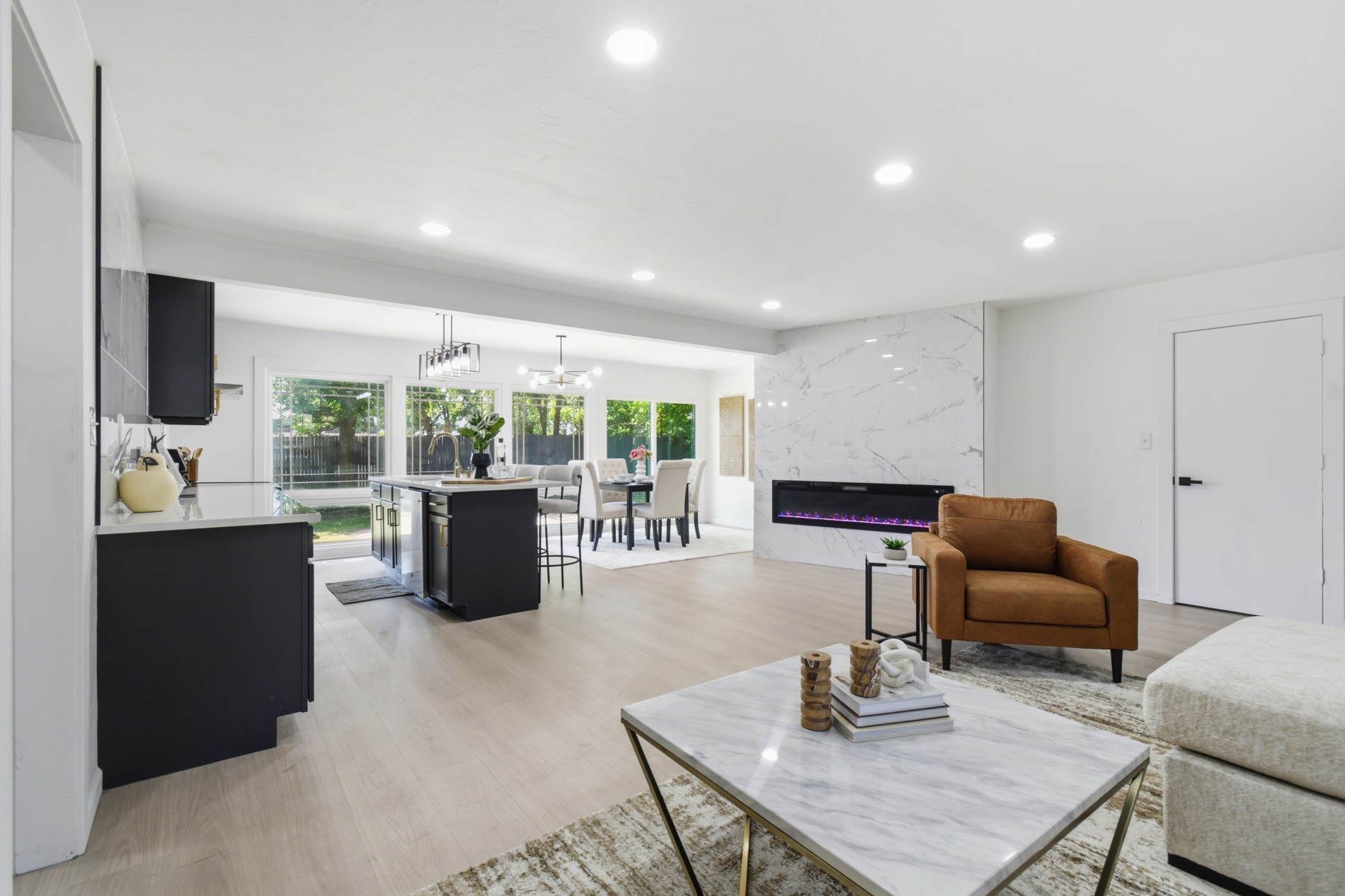 3014 E 49th Street Property Photo 9