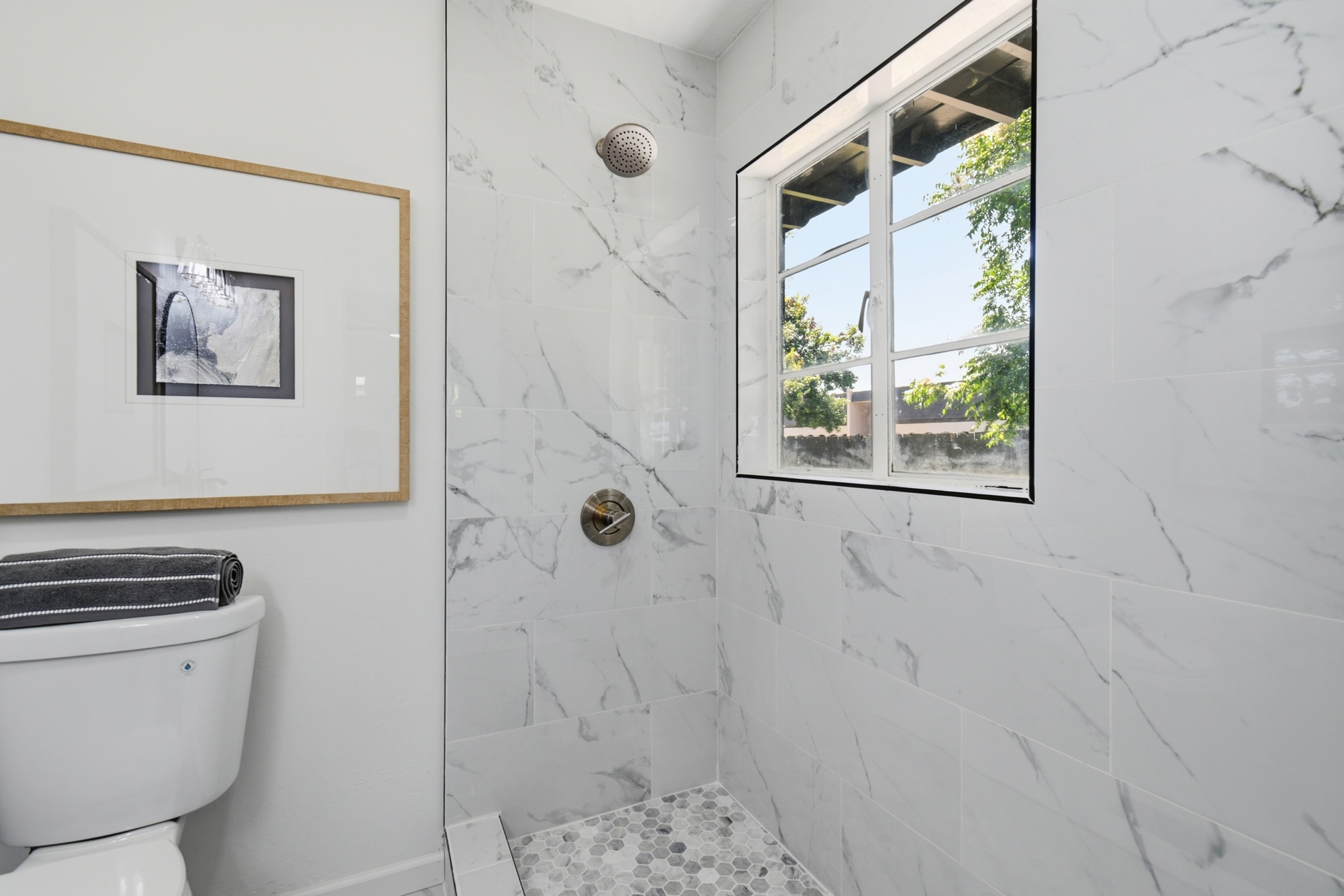 3014 E 49th Street Property Photo 23