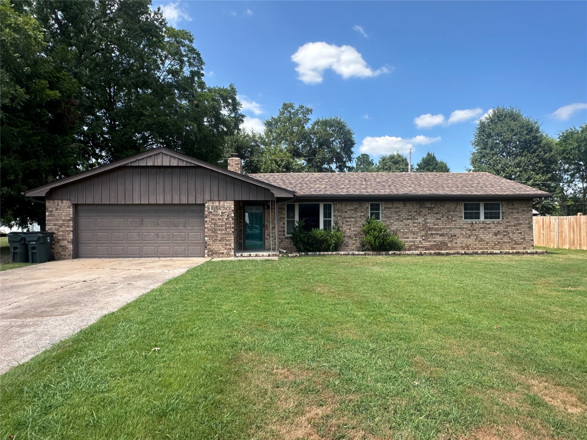 1317 E Hickory Street Property Photo 1