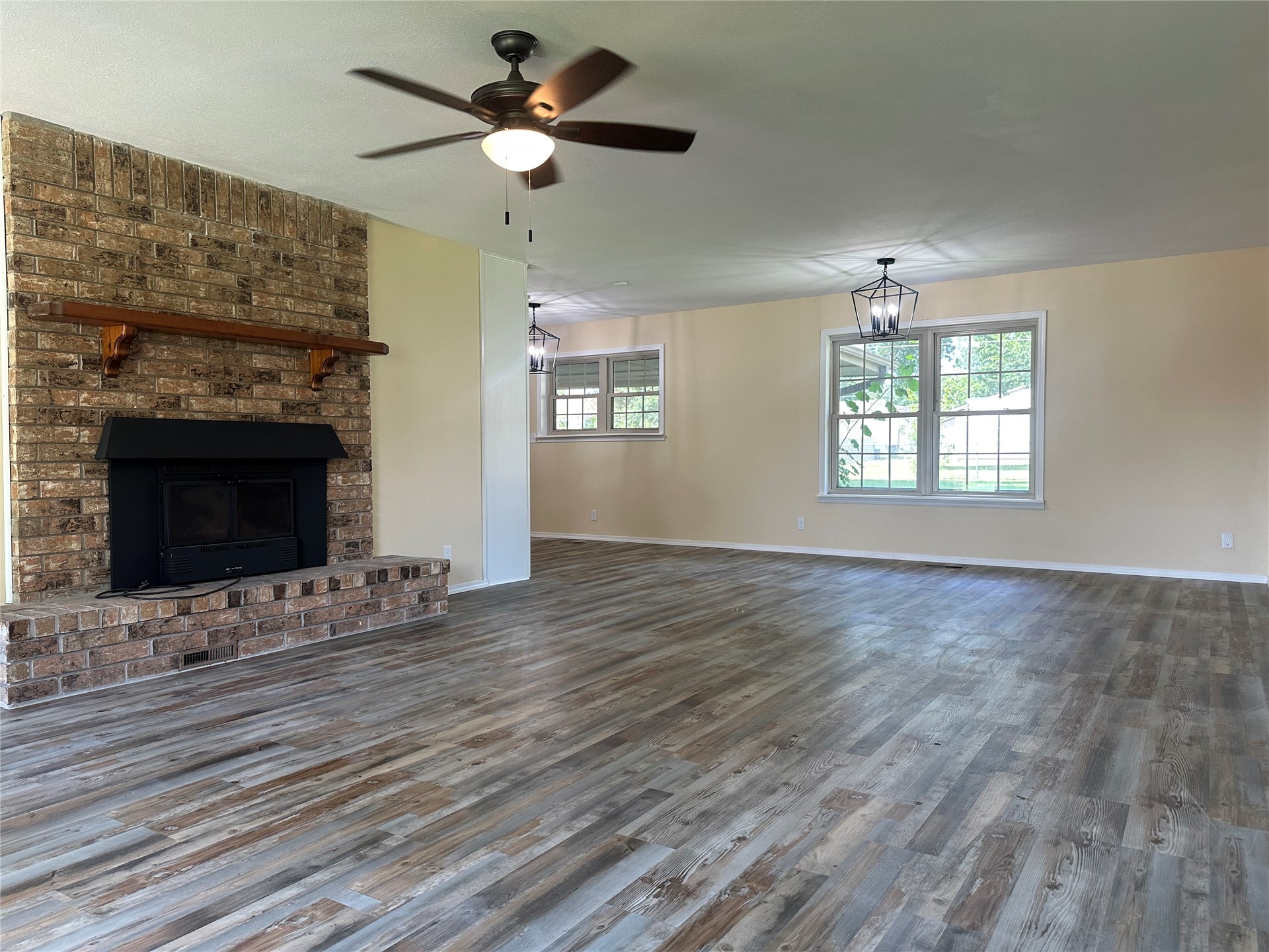 1317 E Hickory Street Property Photo 2