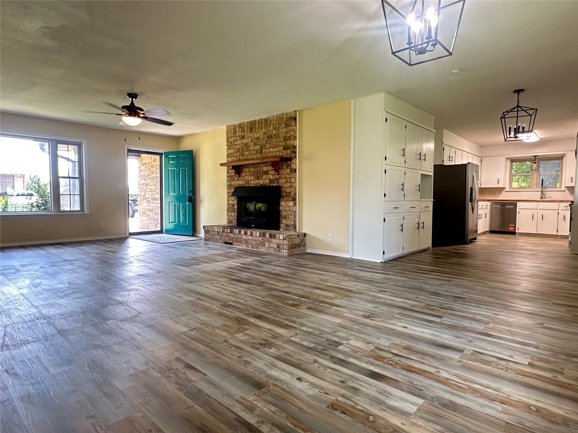 1317 E Hickory Street Property Photo 4