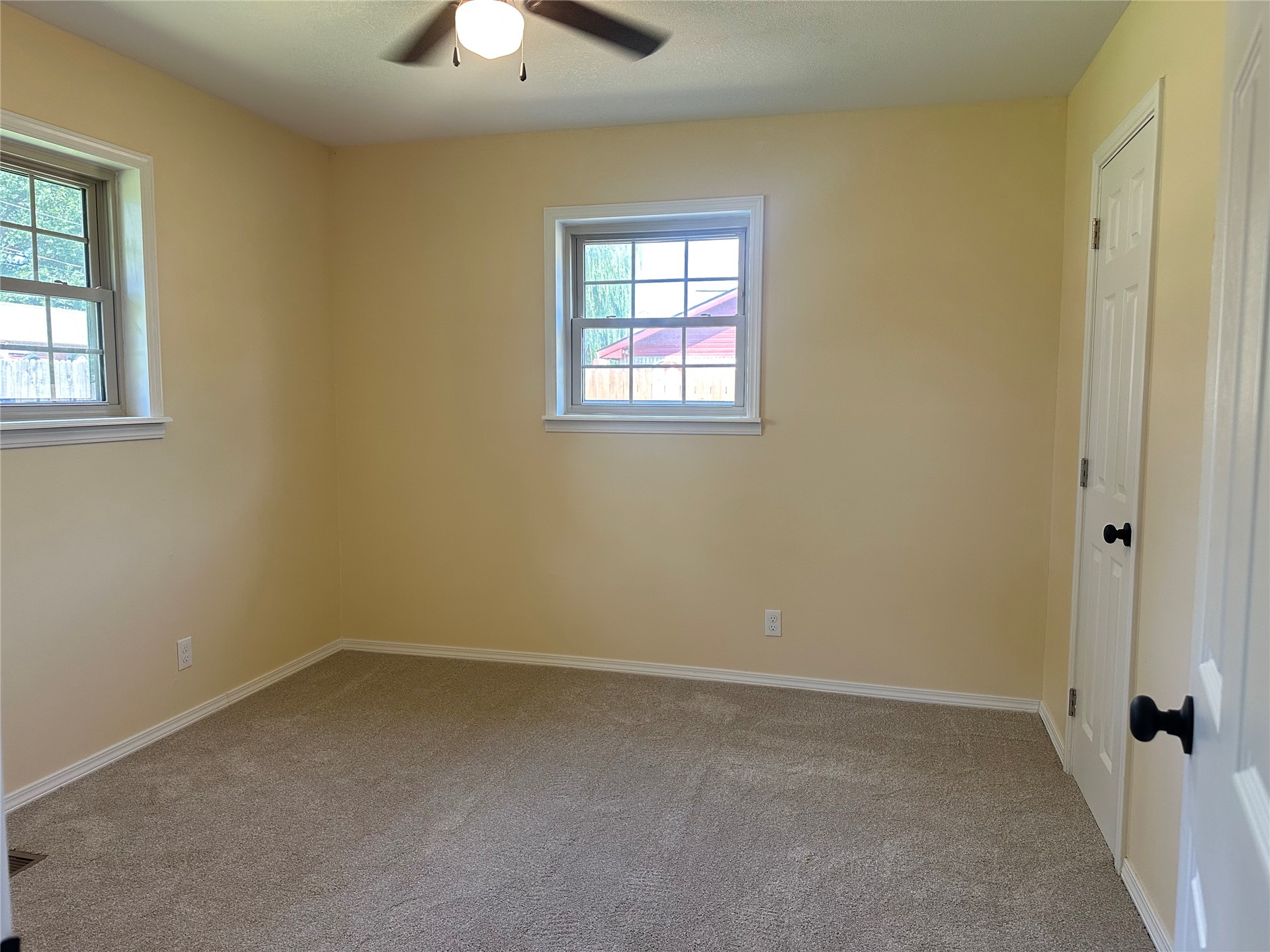 1317 E Hickory Street Property Photo 15