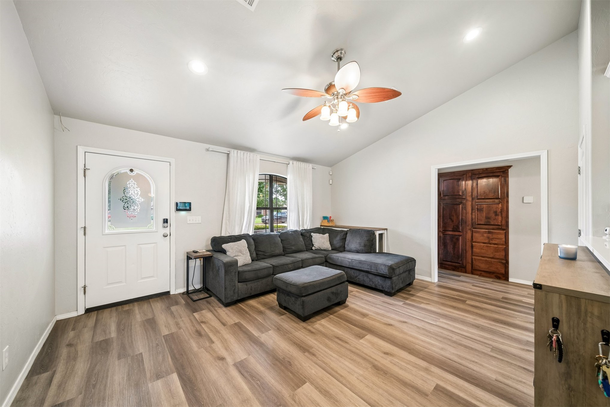 1111 Crozier St Property Photo 4